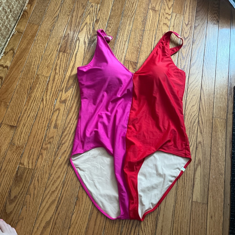 Summersalt Lava the Split Backflip one piece swimsuit size 22